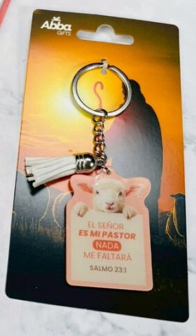 El Señor es mi pastor - llavero acrílico con pon pon decorativo