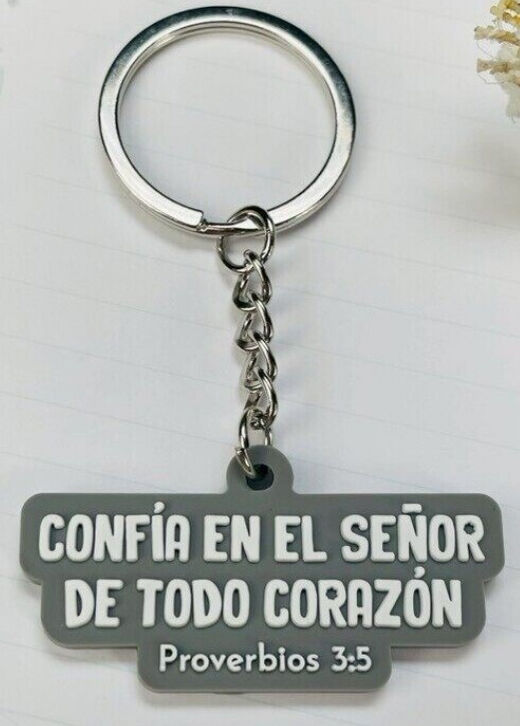 Confía en el Señor - Llavero de caucho gris