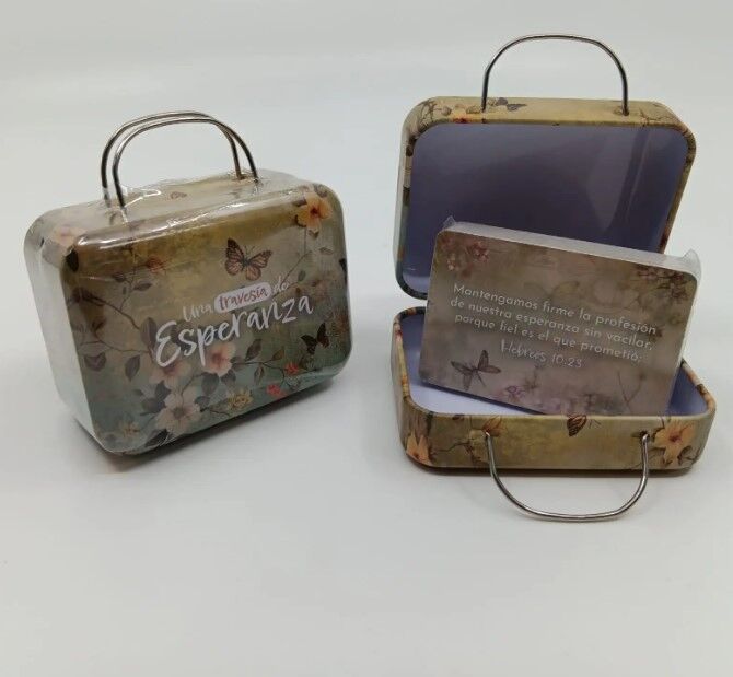 Una travesía de esperanza. Caja de promesas maleta. [723592078669]