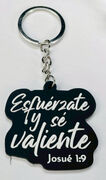 Esfuérzate y sé valiente - llavero de caucho negro