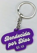 Bendecida por Dios - Llavero de caucho lila